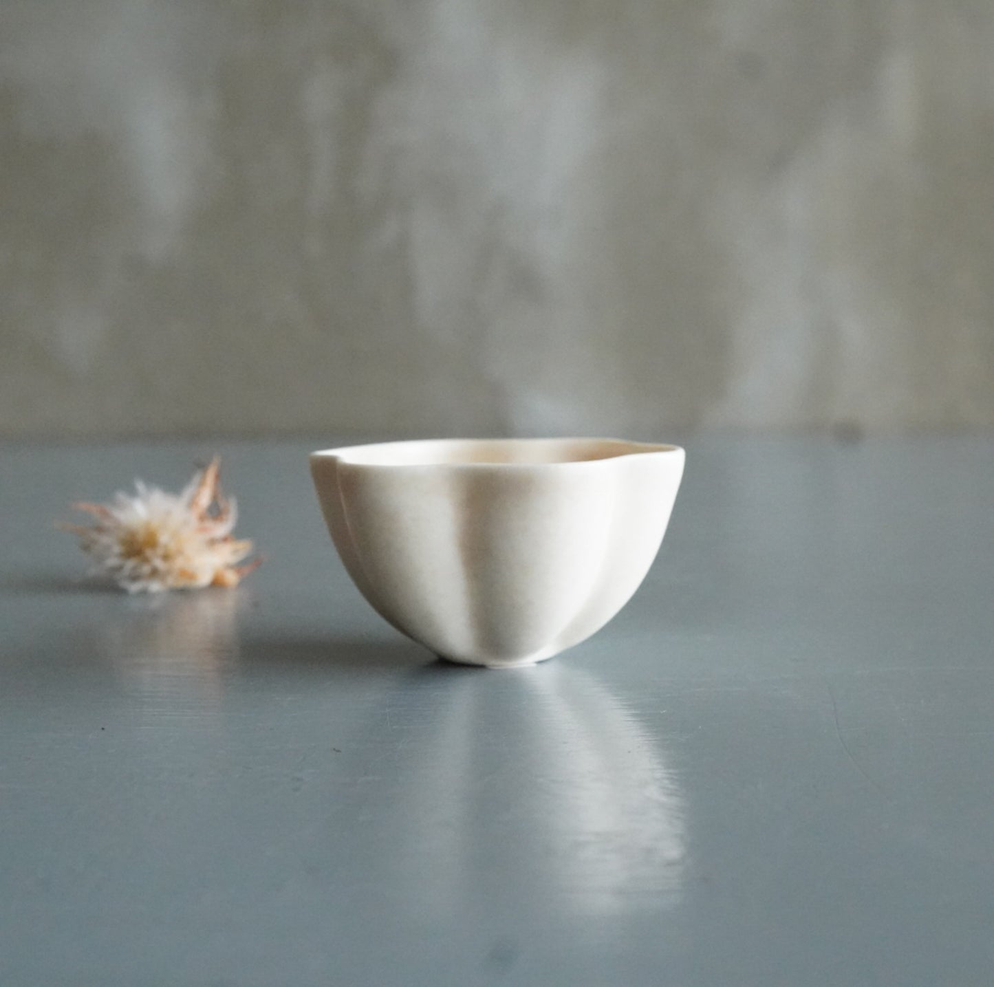 K-58- 豆小鉢（花） アイボリー