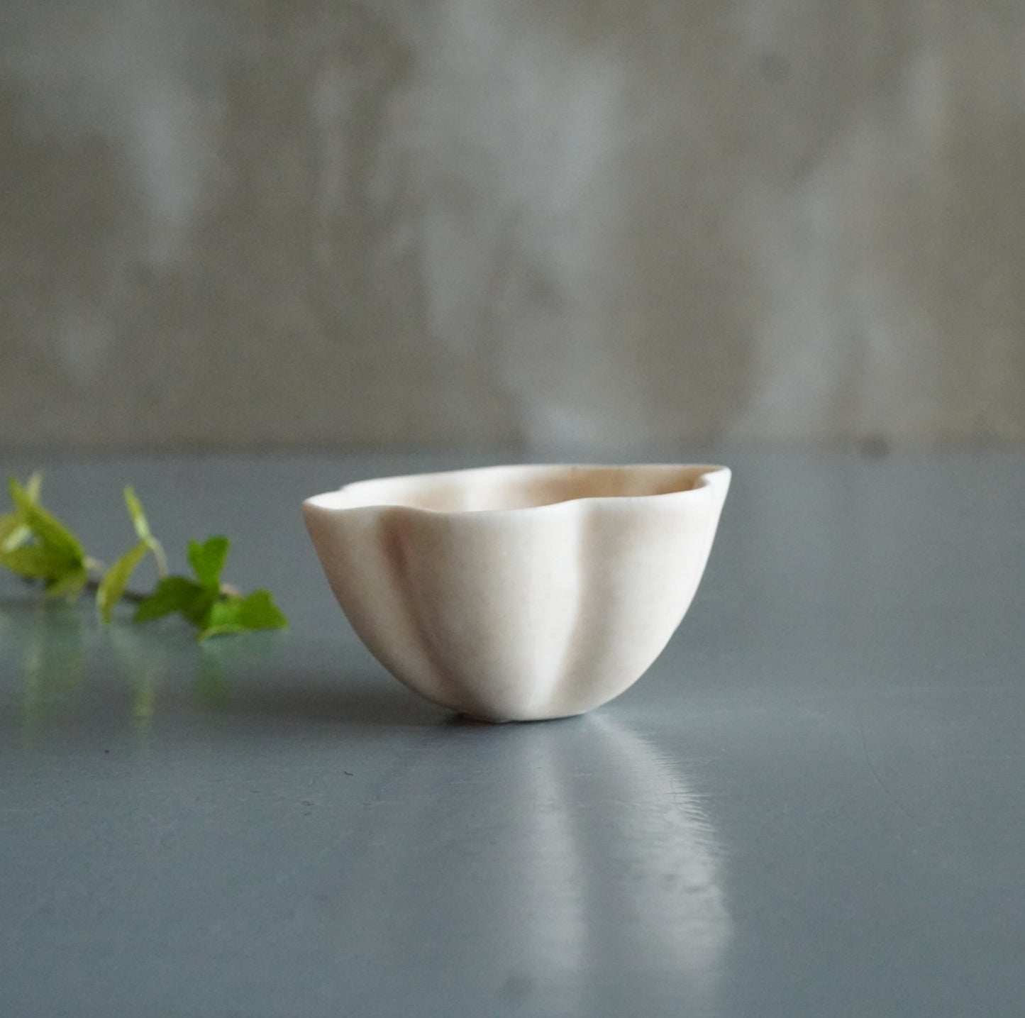 K-58- 豆小鉢（花） アイボリー